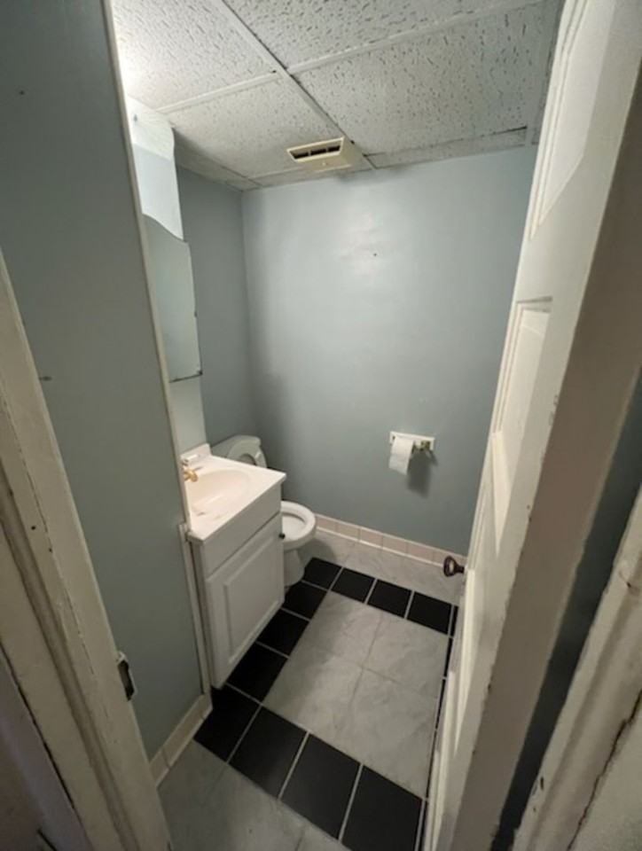 13 E 8th St - Photo 5 of 9