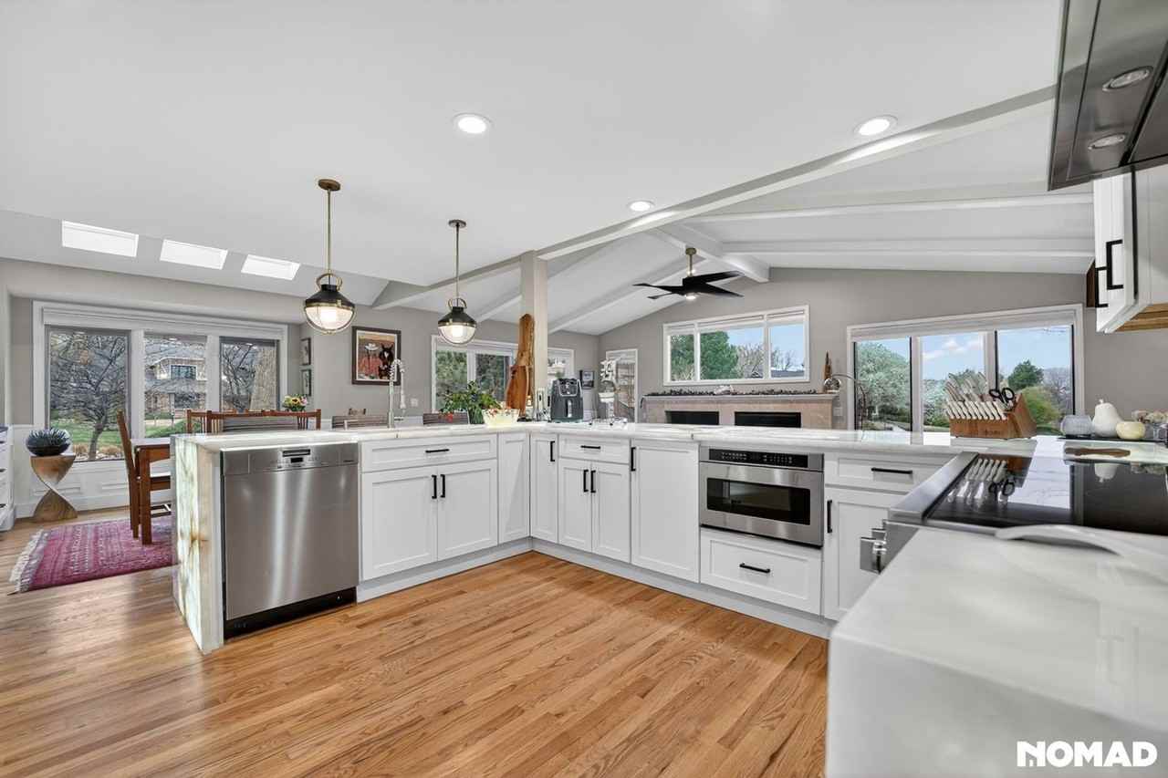 8433 Sawtooth Ln - Photo 6 of 38