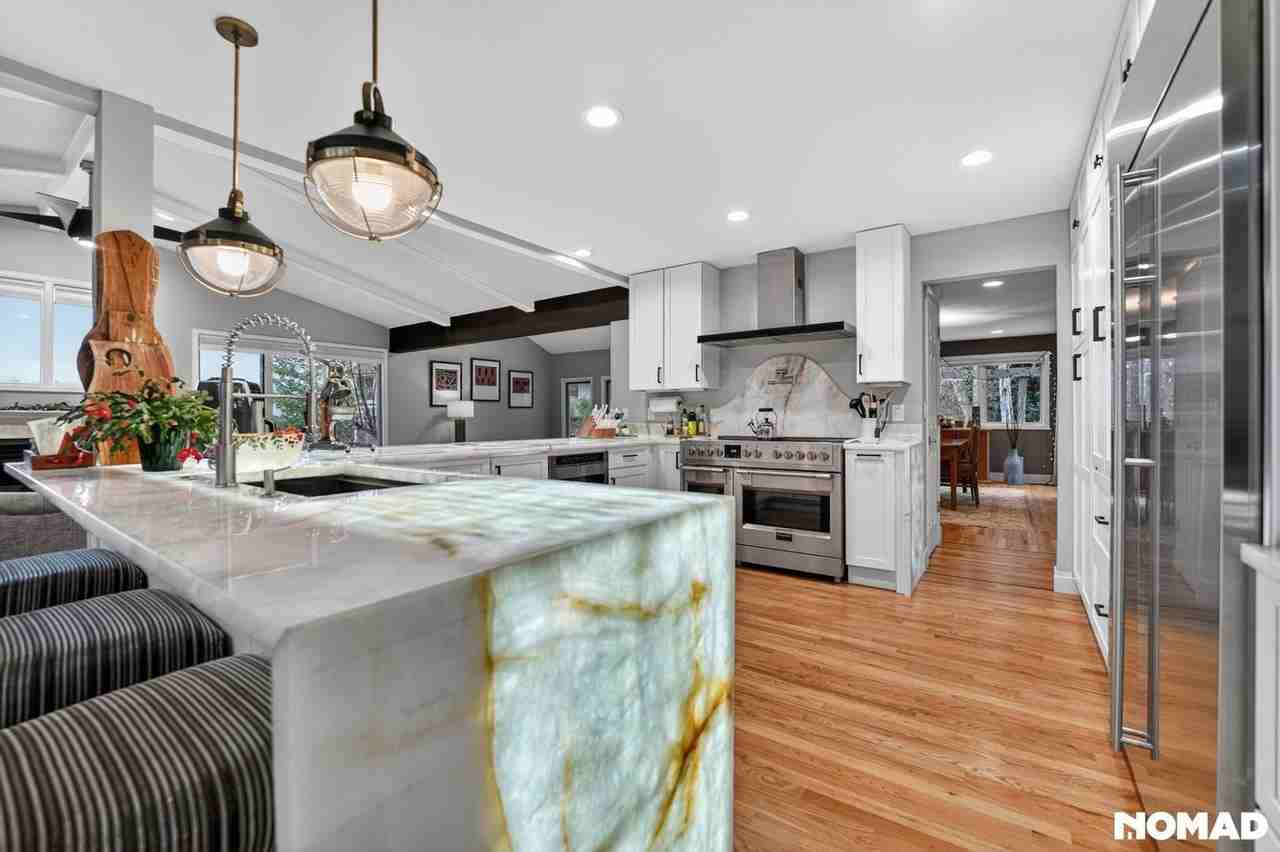 8433 Sawtooth Ln - Photo 7 of 38