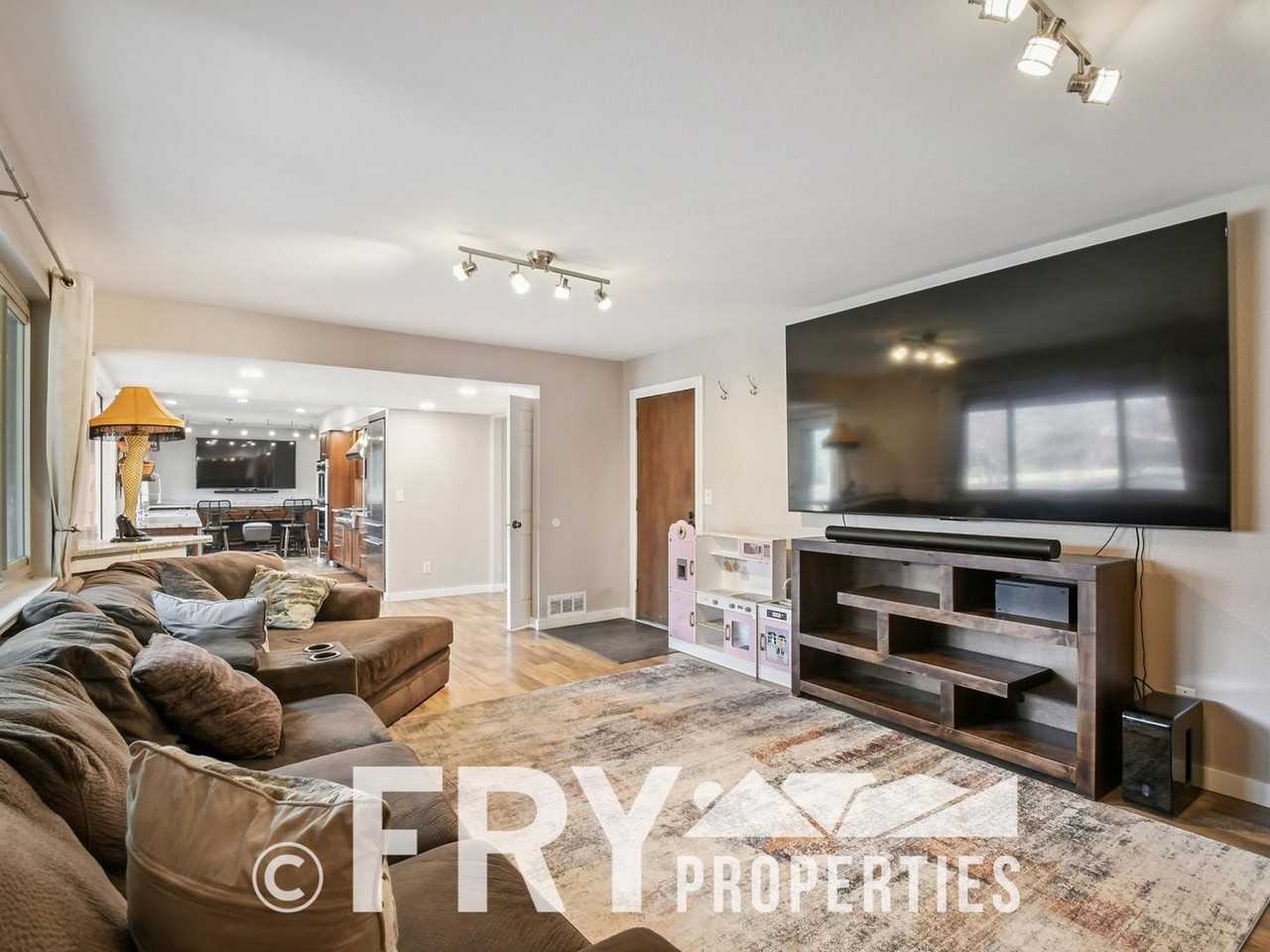 4467 S Zenobia St - Photo 7 of 30