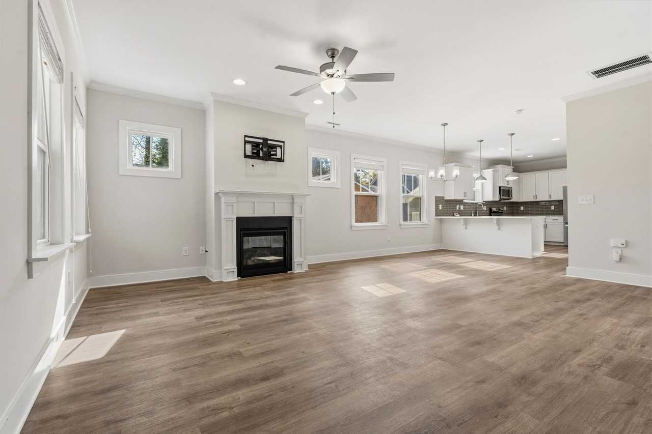 1308B Castlebay Rd - Photo 3 of 23