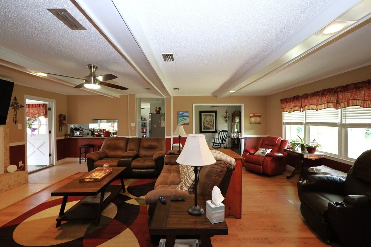 3874 Camellia Dr - Photo 3 of 12