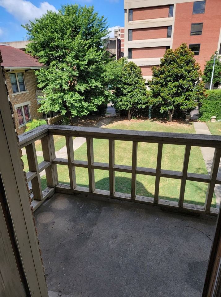 The Sanibel Apartments - Photo 4 of 6