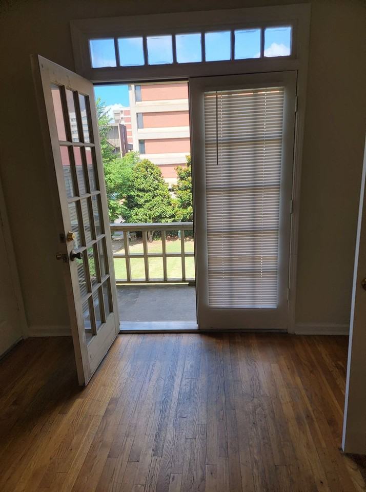 The Sanibel Apartments - Photo 5 of 6