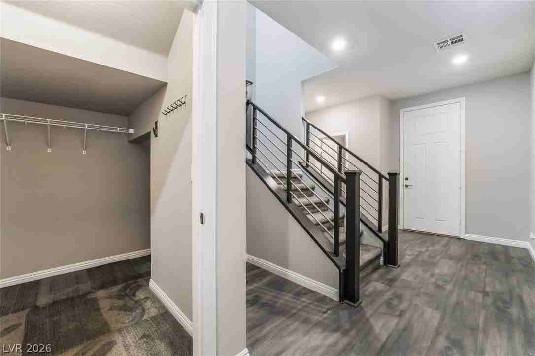 909 Riverlawn Pl - Photo 3 of 27