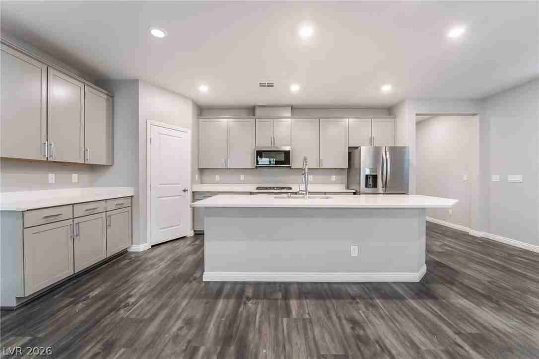 909 Riverlawn Pl - Photo 6 of 27