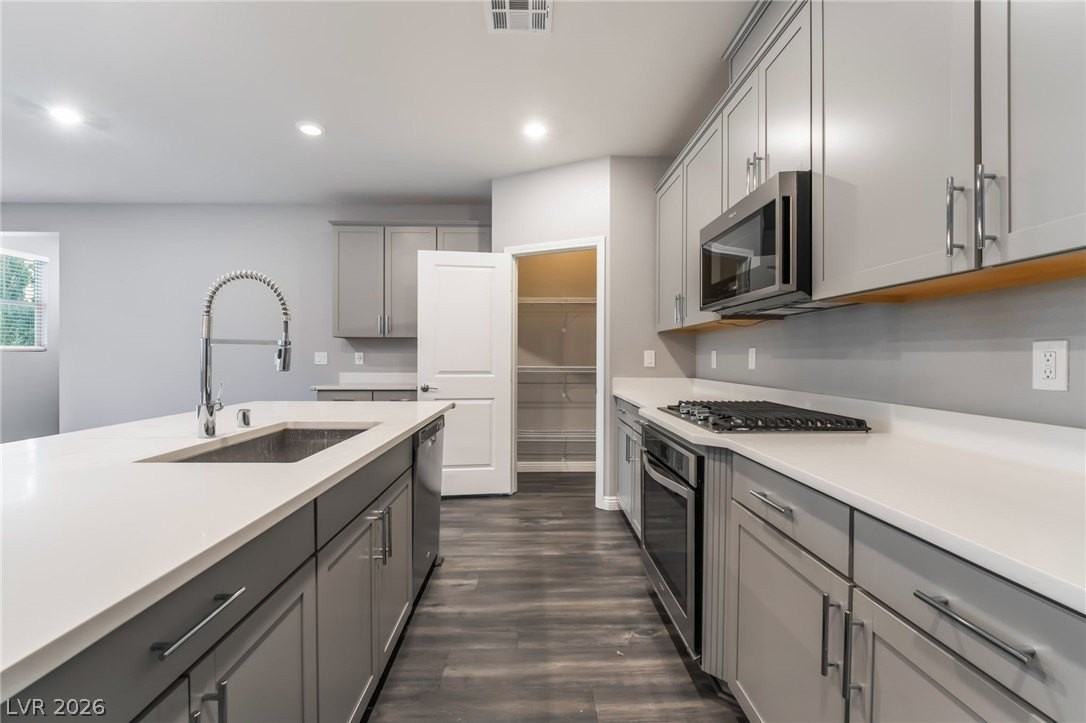 909 Riverlawn Pl - Photo 7 of 27