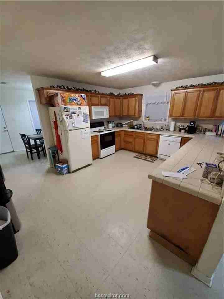 827 Pasler St - Photo 4 of 23