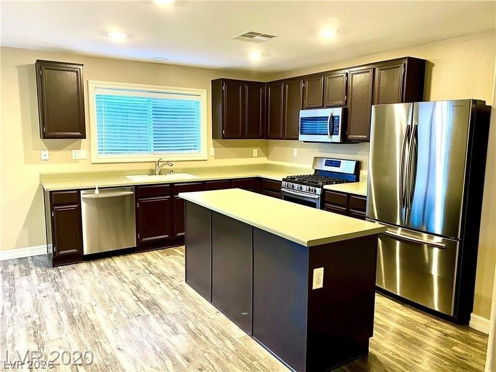 11986 Snow Bank St - Photo 2 of 9