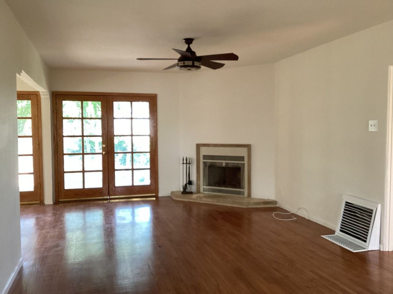 1125 Pagoda Pl - Photo 4 of 13