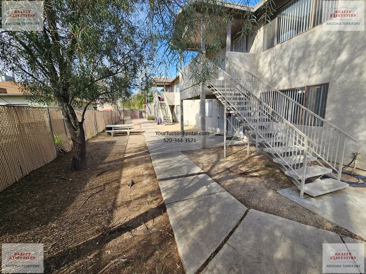 916 S 4th Avenue - Photo 2 of 5