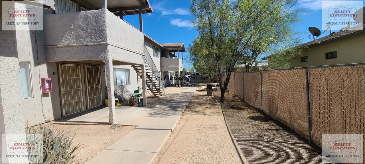 916 S 4th Avenue - Photo 3 of 5
