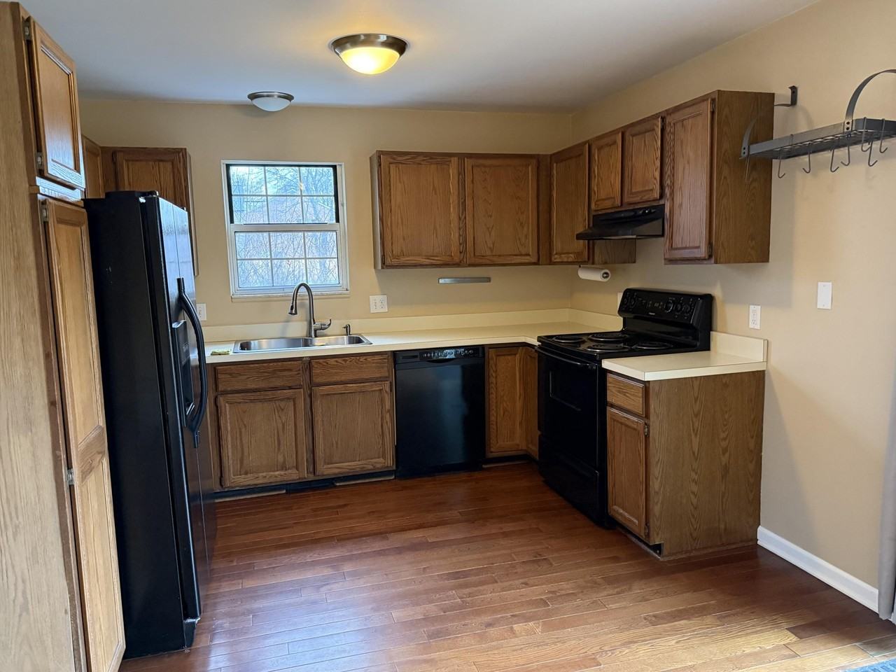 3496 Burbank Dr - Photo 2 of 21