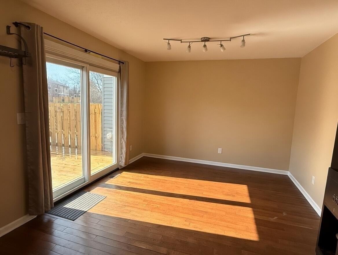 3496 Burbank Dr - Photo 3 of 21