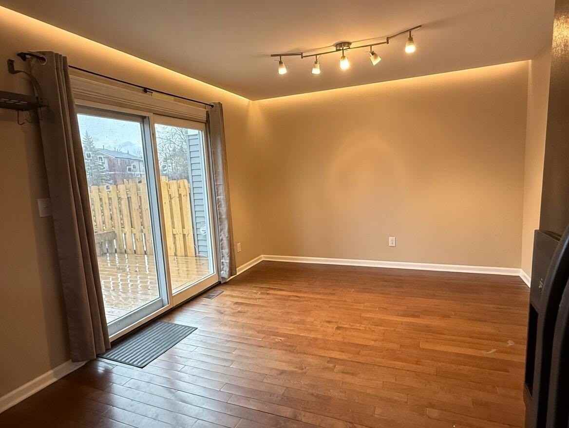 3496 Burbank Dr - Photo 4 of 21