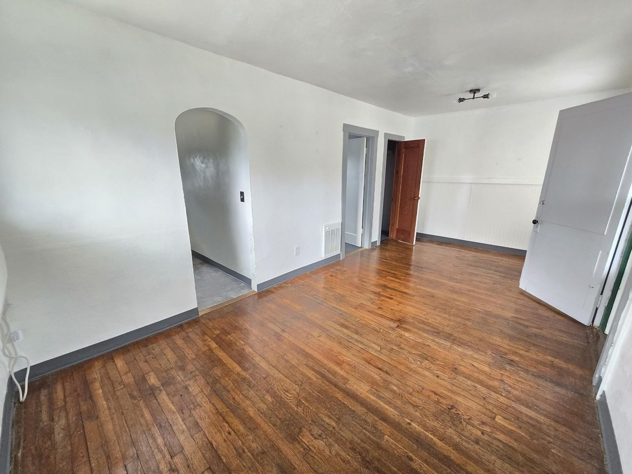 313 Shadowrock Dr - Photo 2 of 10