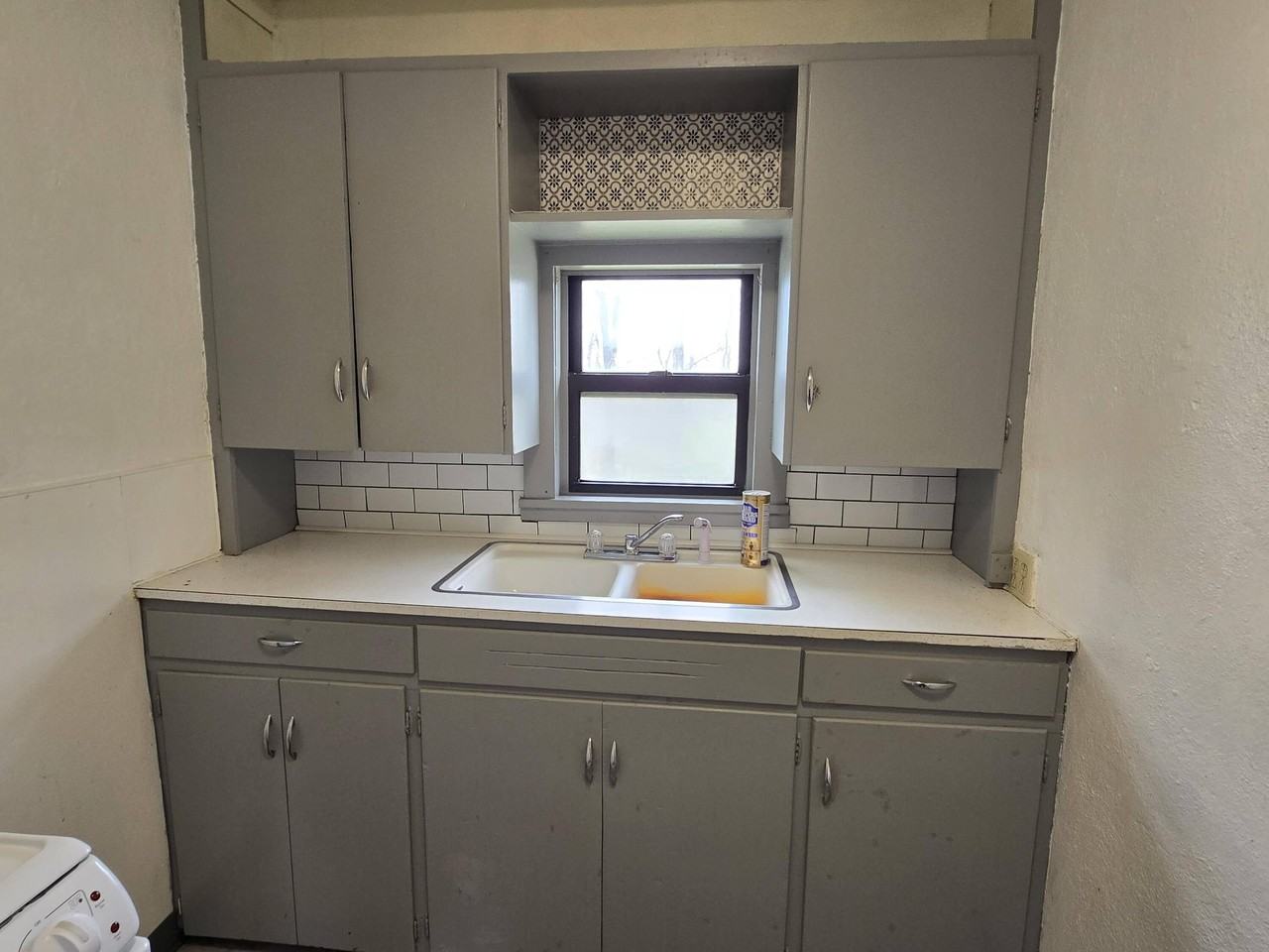 313 Shadowrock Dr - Photo 6 of 10