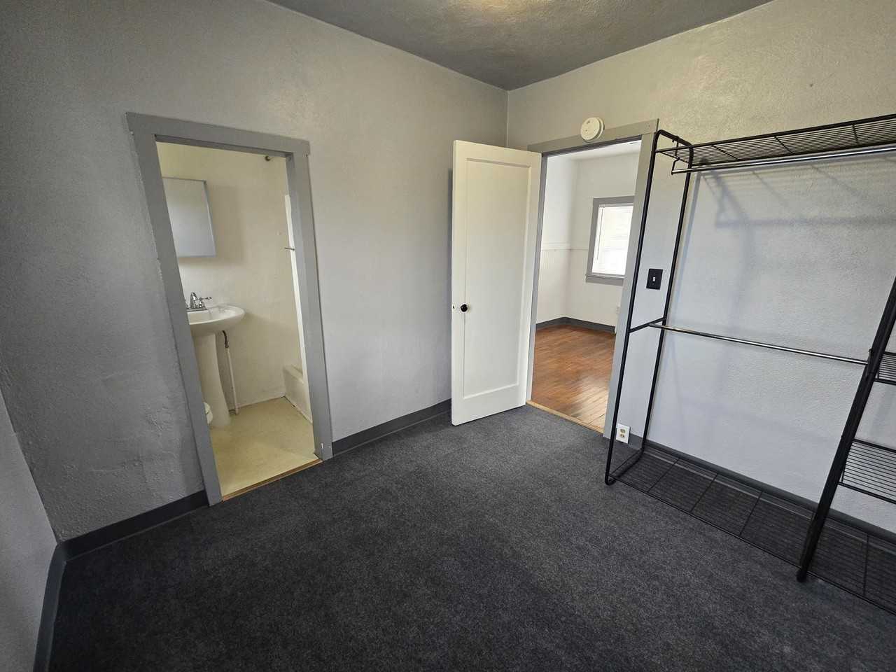 313 Shadowrock Dr - Photo 7 of 10