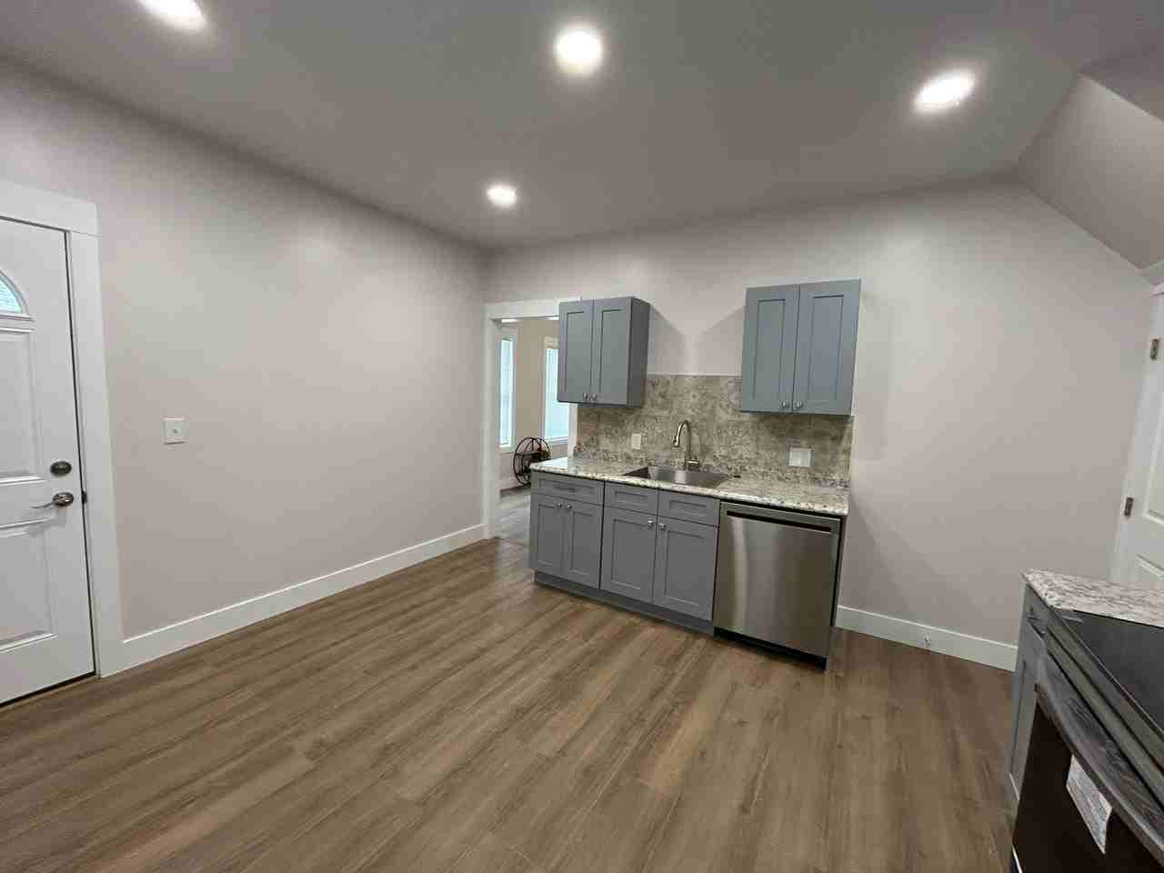 4300 Apple Ave - Photo 4 of 48