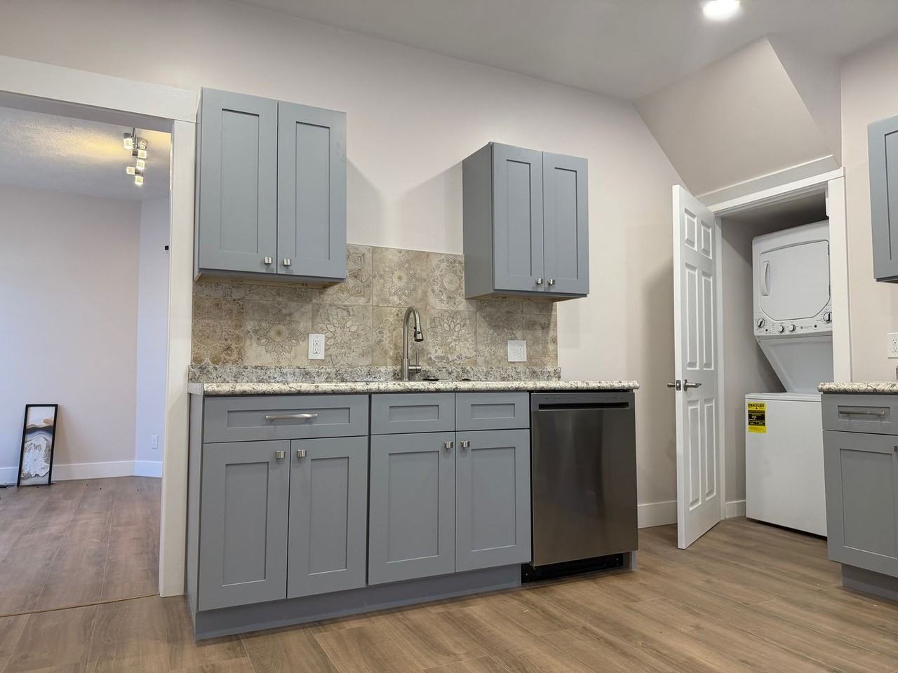 4300 Apple Ave - Photo 5 of 48