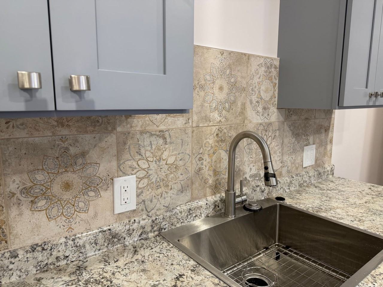 4300 Apple Ave - Photo 6 of 48