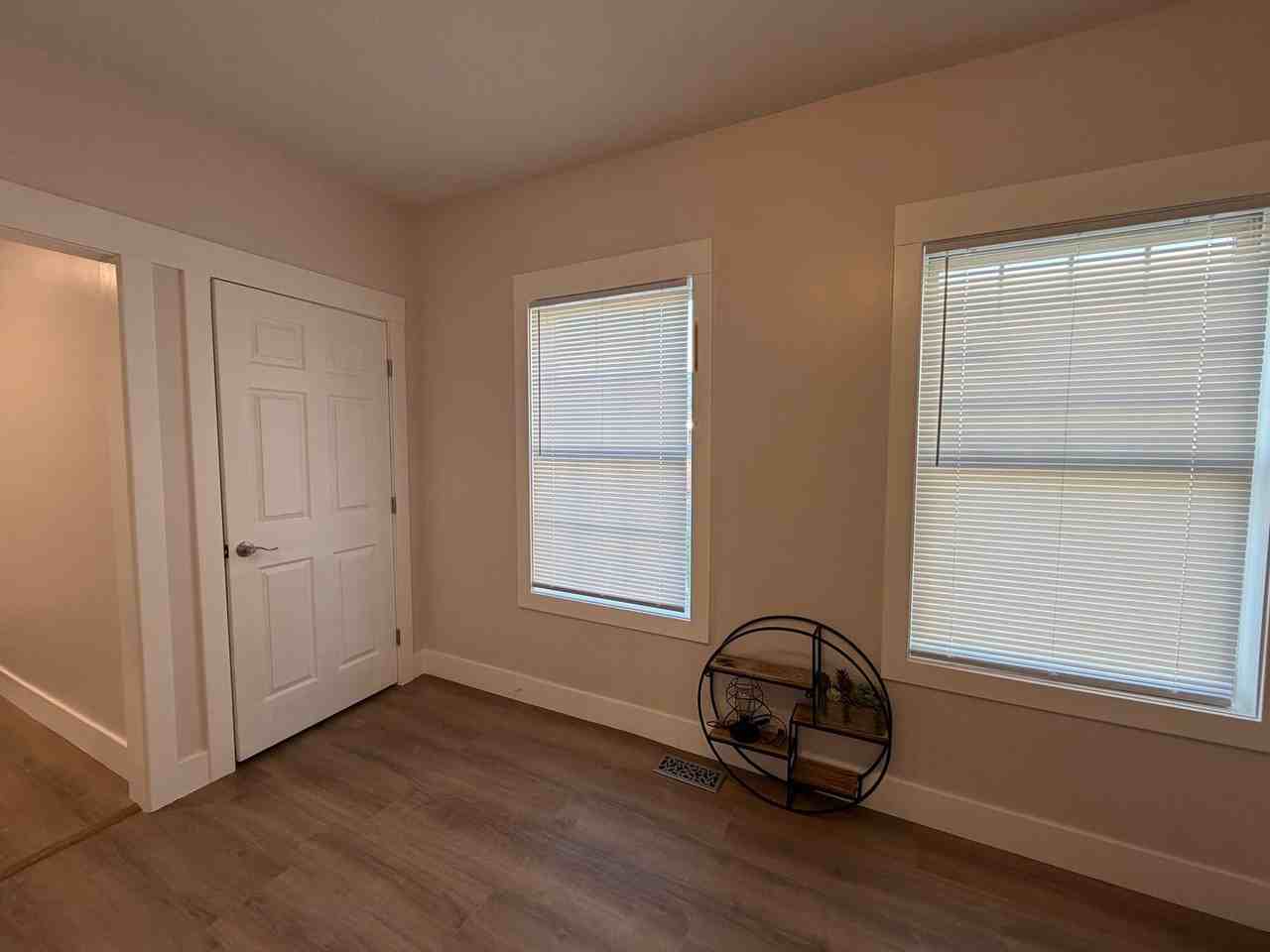 4300 Apple Ave - Photo 7 of 48