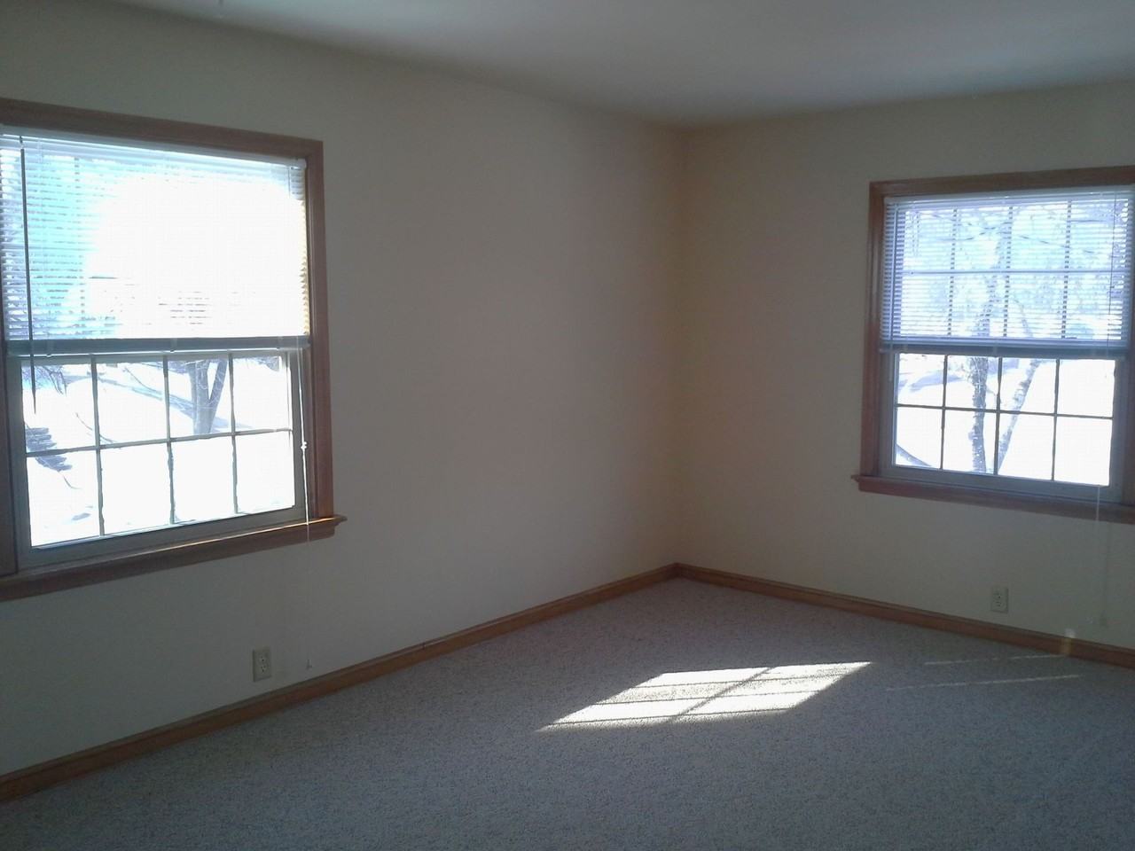 Spacious 1 BR Apt Home in 4 family building in Wauwatosa - Photo 2 of 26