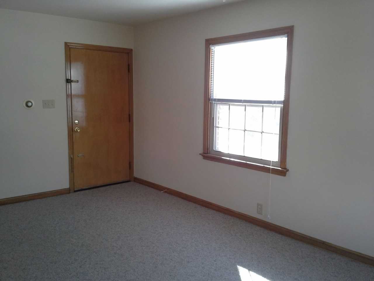 Spacious 1 BR Apt Home in 4 family building in Wauwatosa - Photo 5 of 26