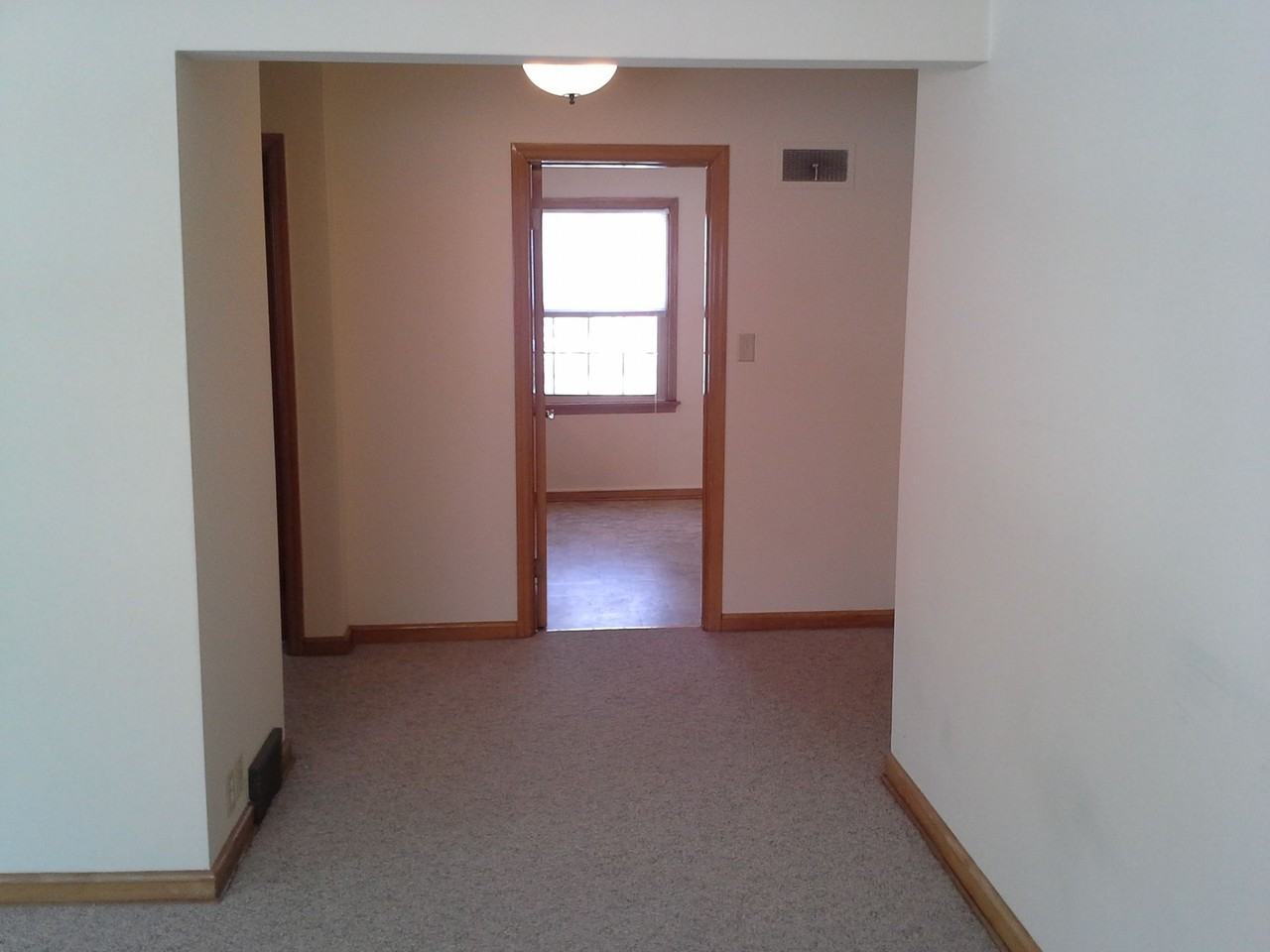 Spacious 1 BR Apt Home in 4 family building in Wauwatosa - Photo 6 of 26