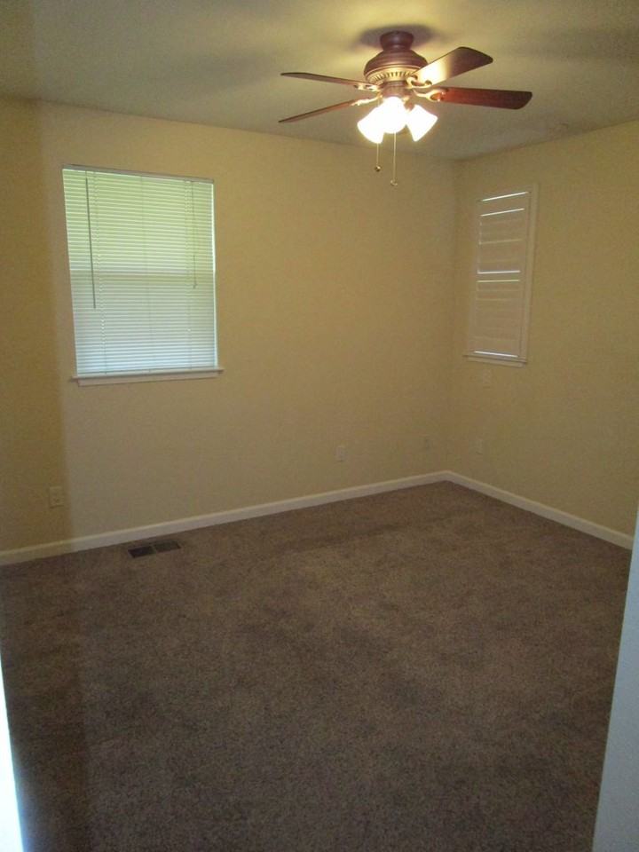 476 Banning Way - Photo 4 of 25