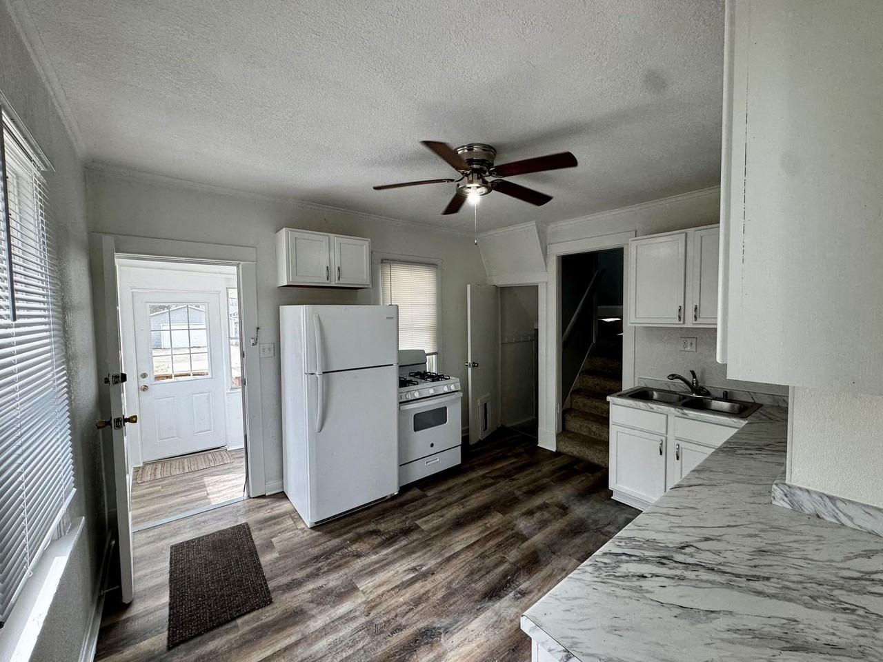 1430 36th St - Photo 2 of 17