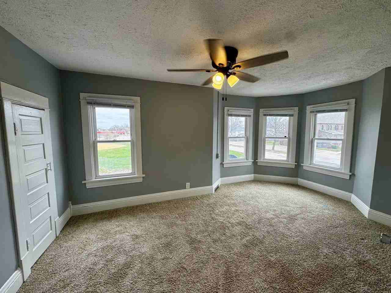 1430 36th St - Photo 6 of 17