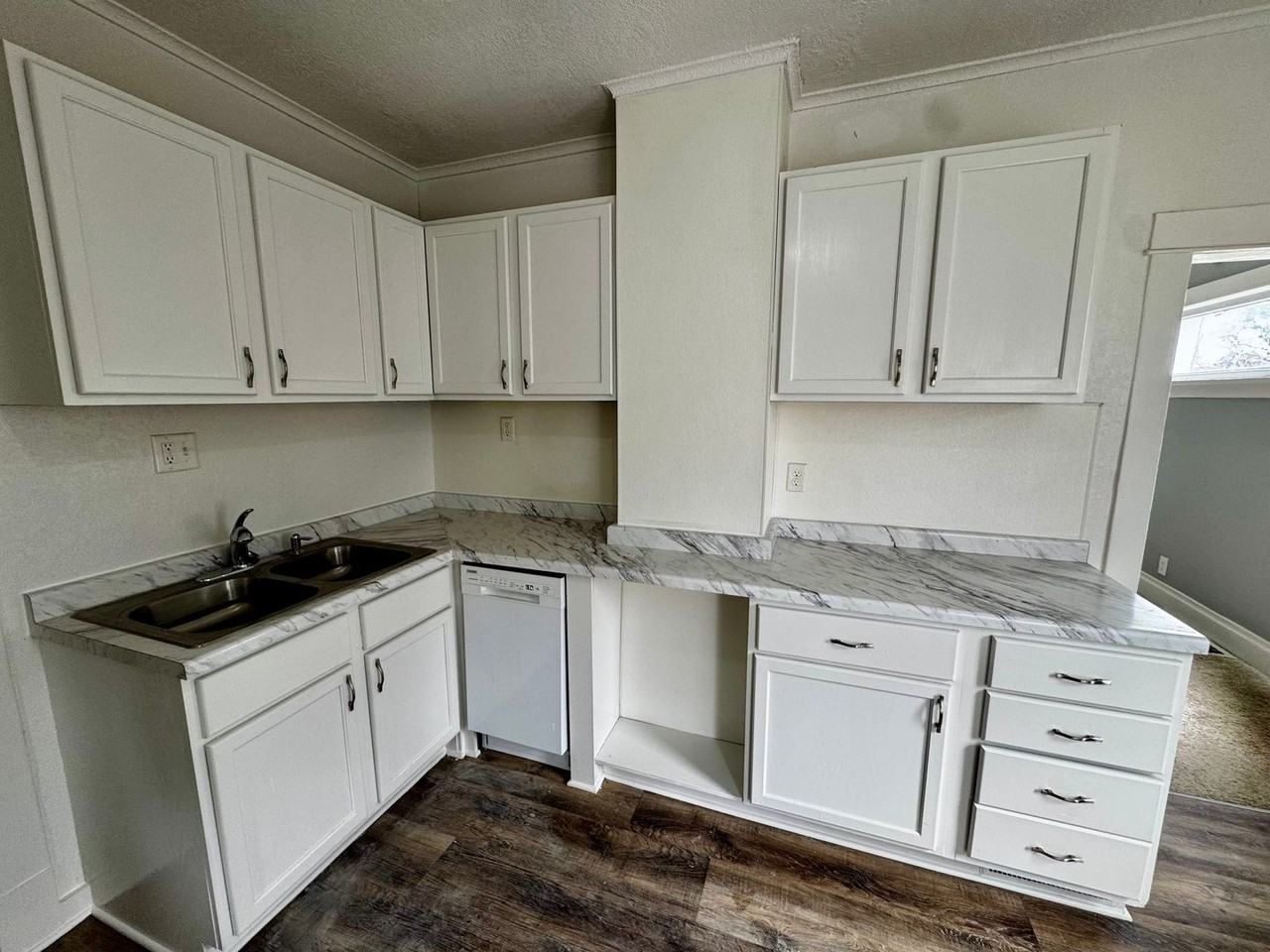 1430 36th St - Photo 7 of 17