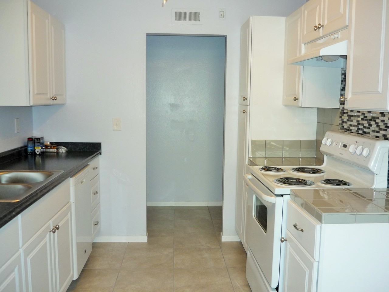 1184 Dearborn Dr - Photo 3 of 9