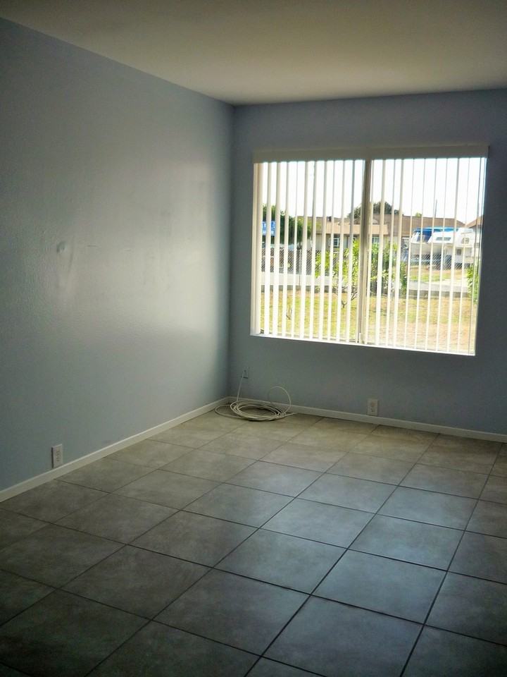 1184 Dearborn Dr - Photo 6 of 9