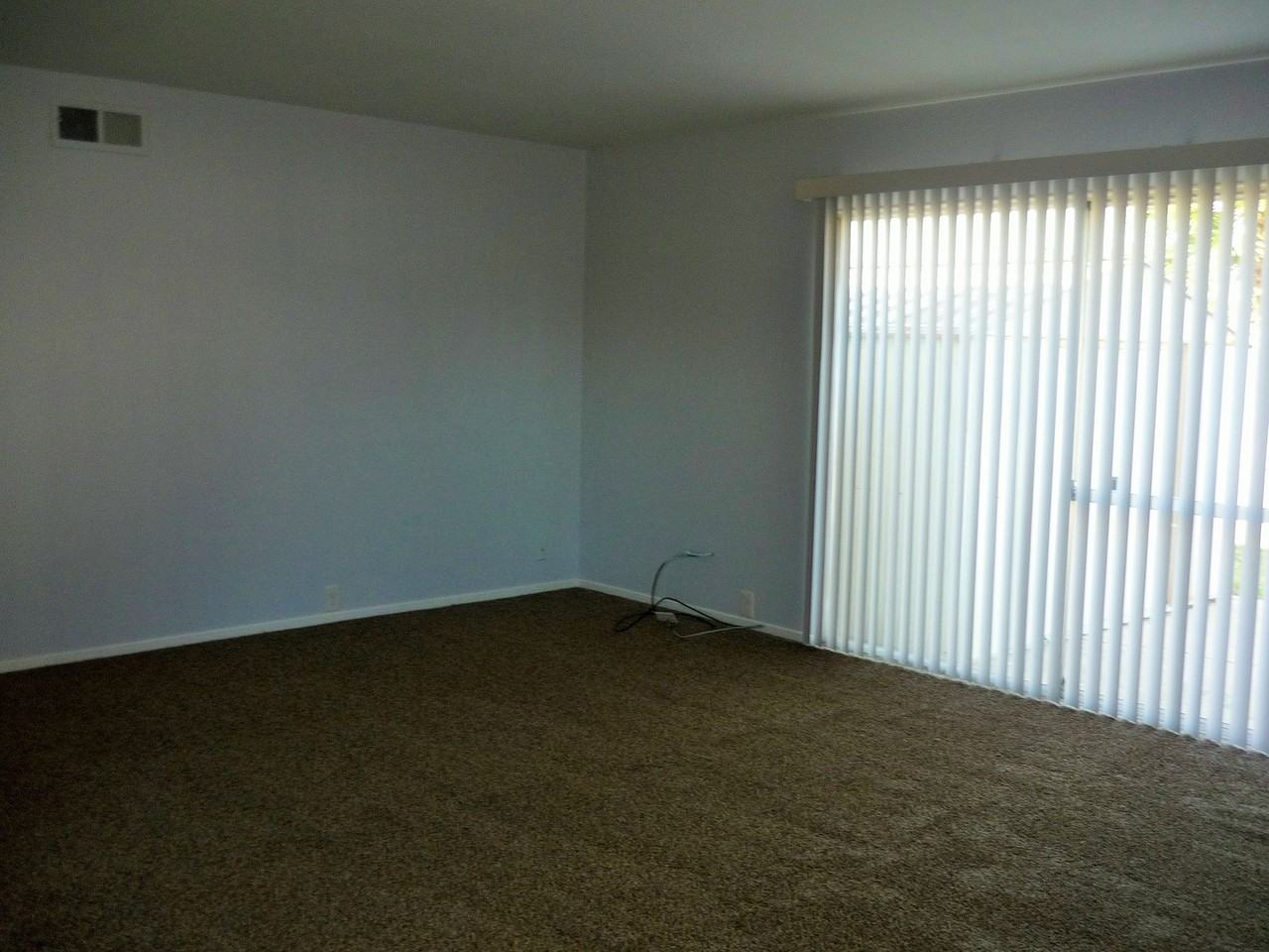 1184 Dearborn Dr - Photo 7 of 9