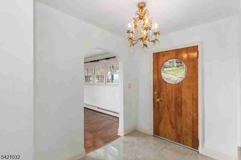 145 Highview Ter - Photo 3 of 42