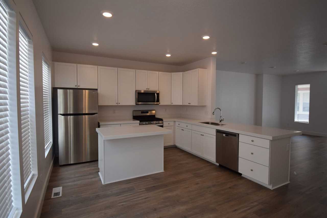 4727 S Hillhouse Cv #102 - Photo 2 of 14