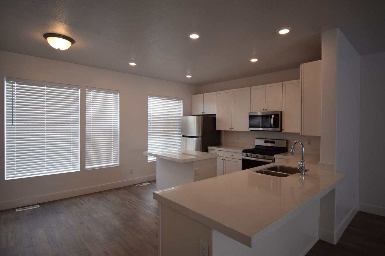 4727 S Hillhouse Cv #102 - Photo 3 of 14