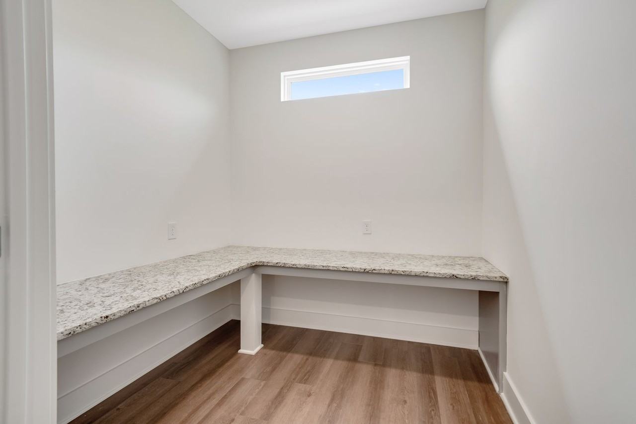 121 Huntley Dr - Photo 4 of 50