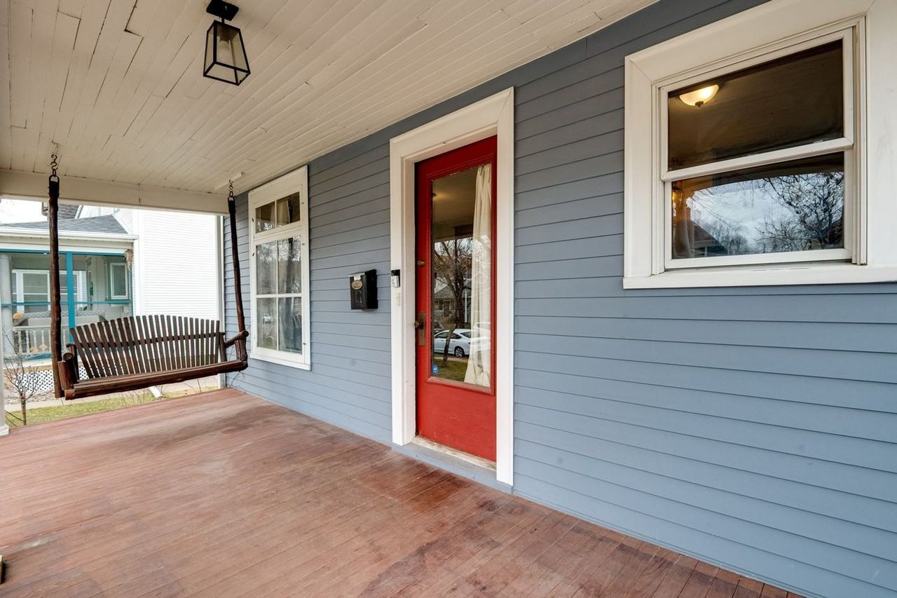 2706 Fremont Ave S - Photo 2 of 28