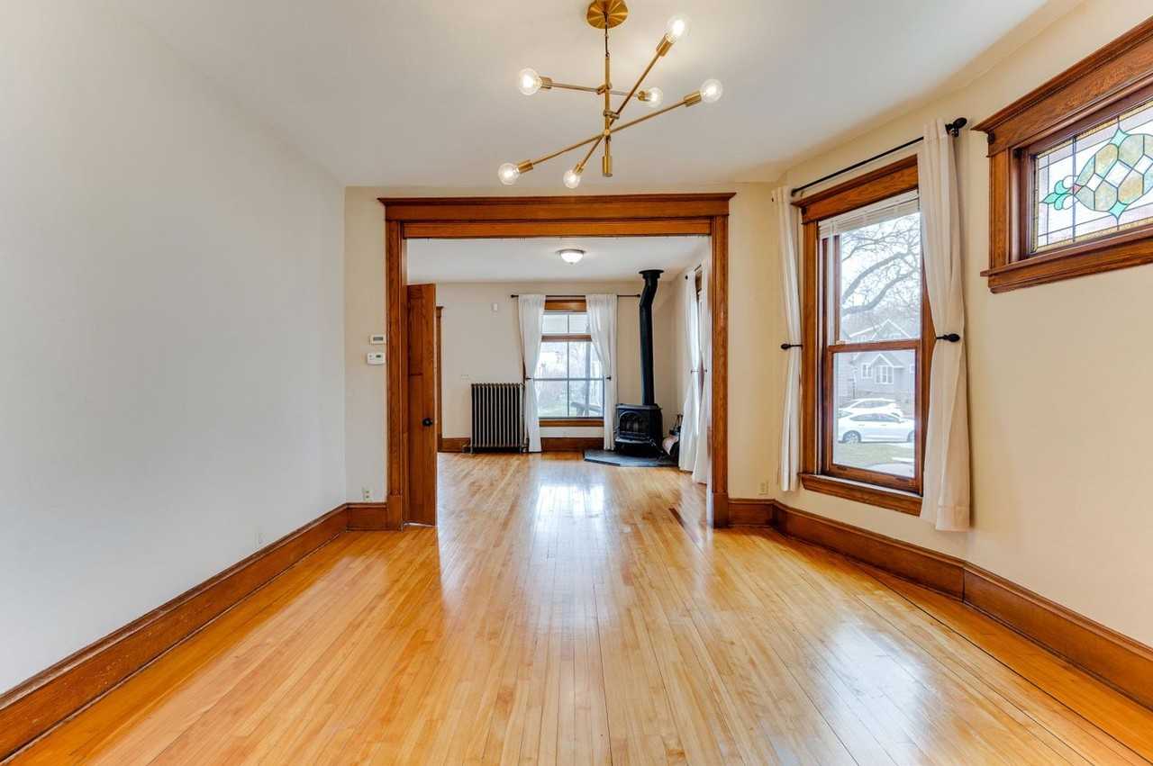 2706 Fremont Ave S - Photo 6 of 28