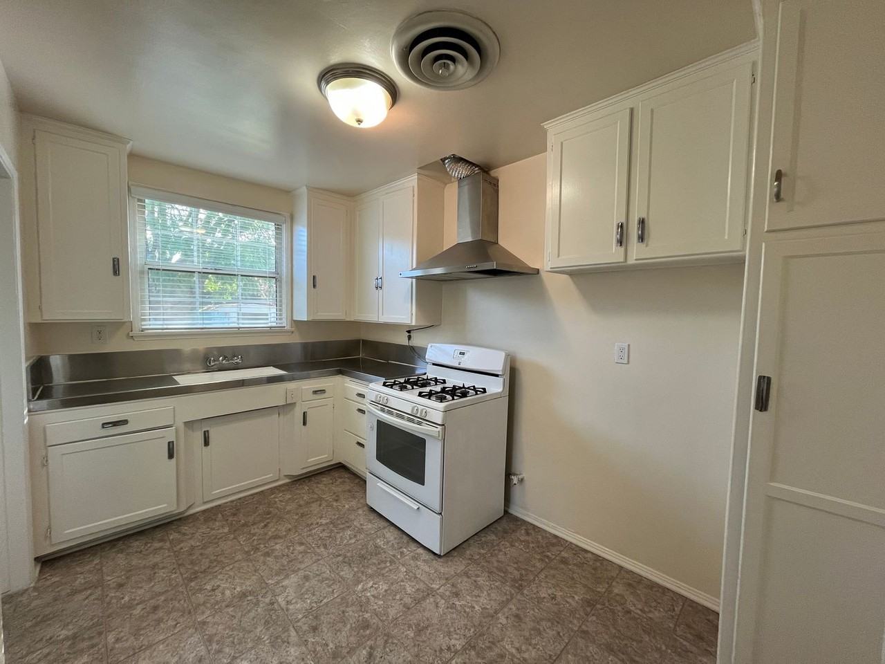 8062 Lennox Ave - Photo 7 of 19