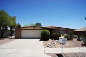 featured image of 2920 N La Chiquita Ave