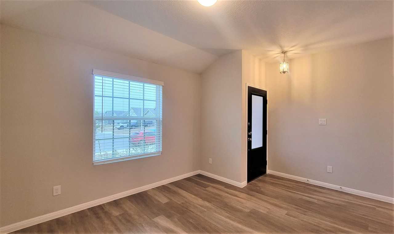 2465 Arctic Warbler - Photo 3 of 24