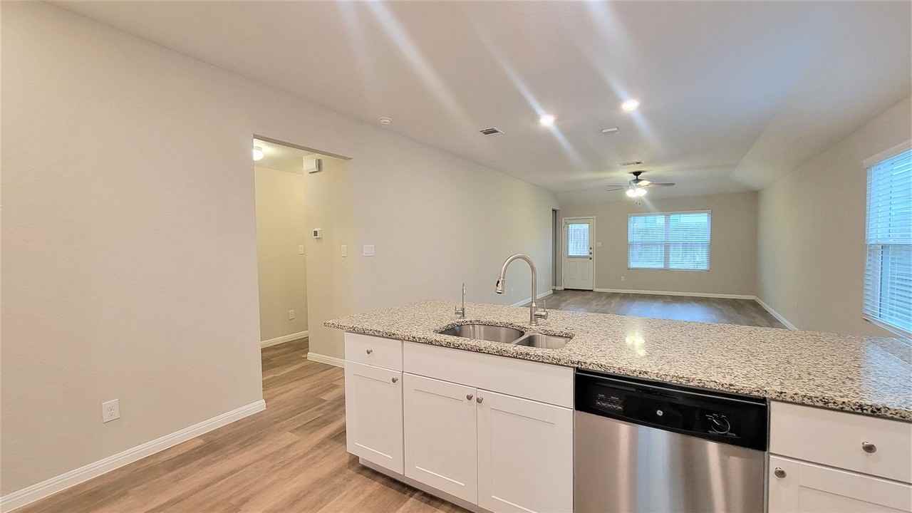 2465 Arctic Warbler - Photo 6 of 24