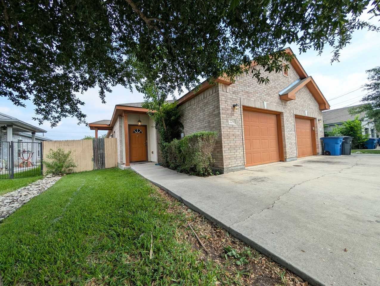 229 Anne Louise Dr - Photo 2 of 29