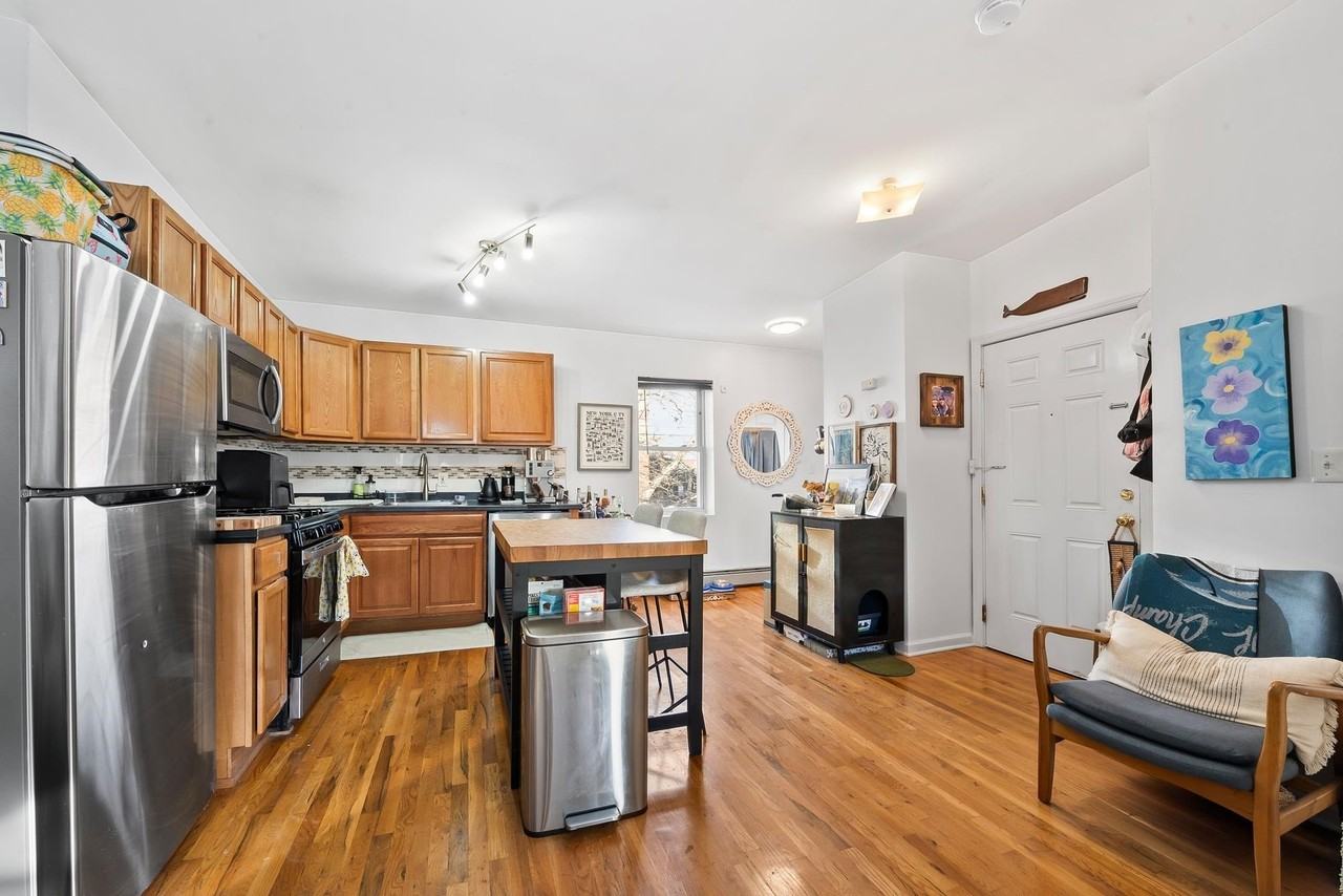 280 Grand St #3 - Photo 5 of 12