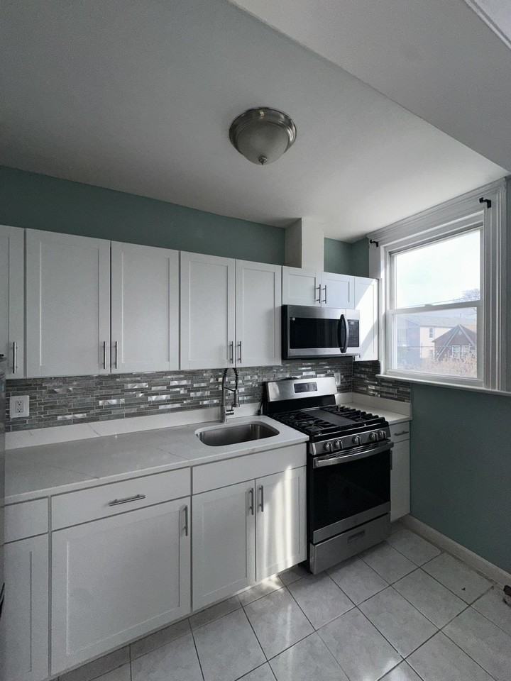 209 Danforth Ave #2 - Photo 2 of 11