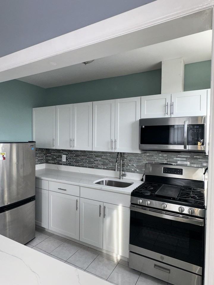 209 Danforth Ave #2 - Photo 3 of 11